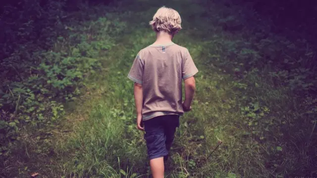 мальчик со спины