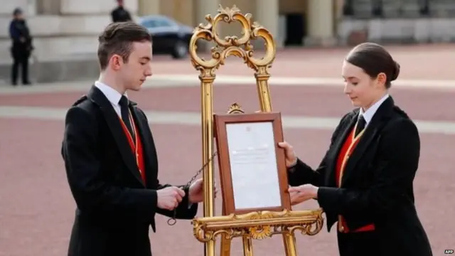 A notice of birth has been placed in the forecourt of Buckingham Palace