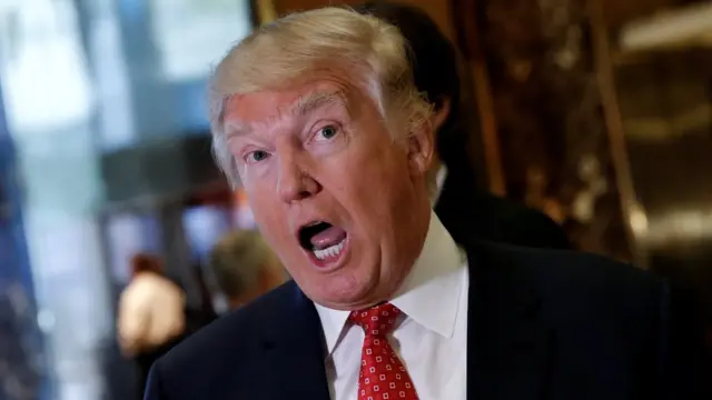 特朗普在纽约特朗普大楼大堂向记者讲话（9/1/2017）