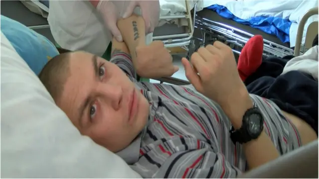 Сейчас трудно поверить, что Артур - бывший боец "Правого сектора"