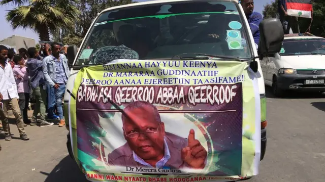 Baanarii simannaarratti qabatamee ture