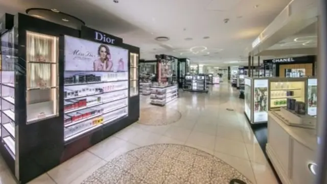 Muchos de los ingresos de los aeropuertos provienen del comercio en sus zonas francas.