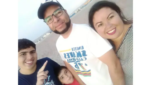 María José Bejares junto a su familia.