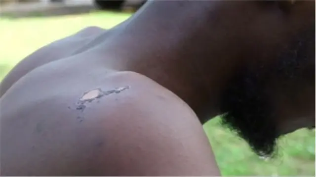 ইসা ইব্রাহিম বলছেন তাকে সিলিংয়ে ঝুলানো হয়েছিলো