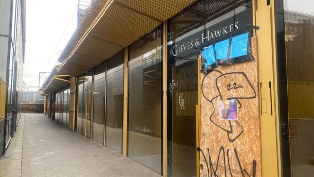 Hackney Luxury shopping outlet sees all but one store shut BBC