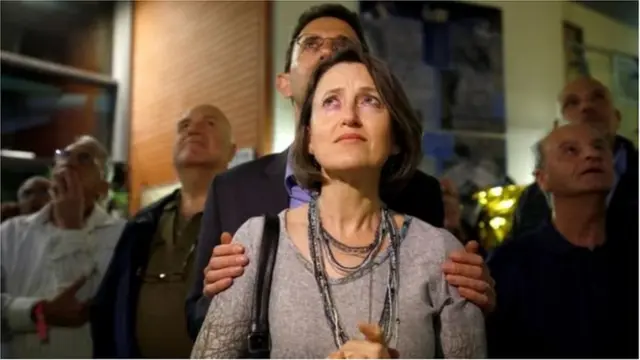 हे यान कोसळल्यानंतर इस्रायलच्या नागरिकांच्या डोळ्यात पाणी आलं.