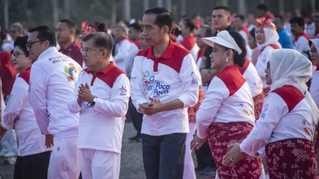 Kegiatan pemecahan rekor dunia tari poco-poco dilangsungkan dalam rangka menyambut Asian Games 2018, diikuti 65 ribu peserta dari berbagai kalangan.