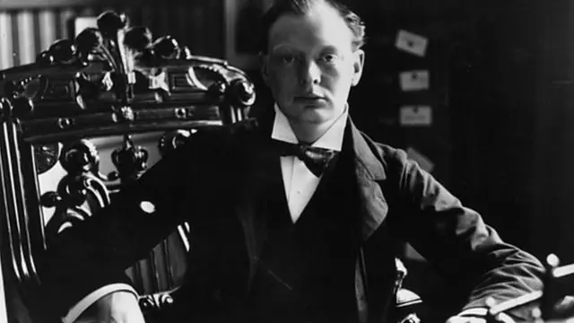 ونستون تشرشل بعد أن أصبح نائبا عن أولدهام