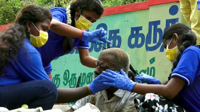 ஆதரவற்றவர்களுக்கு அன்பு கரம் நீட்டும் சரண்யா