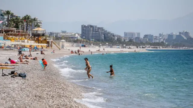 Tam kapanma döneminde turistlere tanınan muafiyet, kademeli normalleşme döneminde de sürecek.