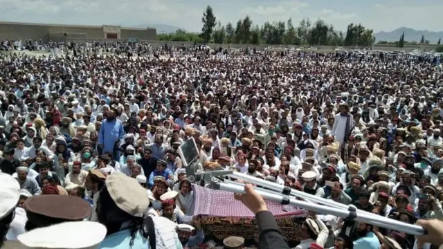 واڼه کې د عارف وزیر جناز ته راغونډ شوي خلک