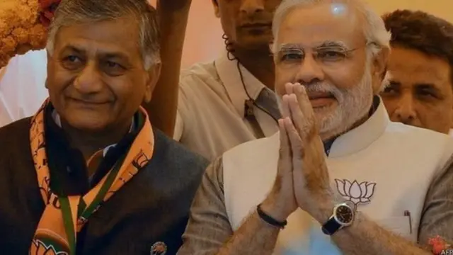 वीके सिंह और नरेंद्र मोदी
