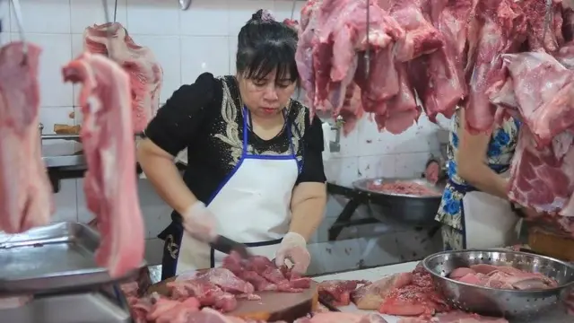 Giá thịt lợn hơi xuống mạnh
