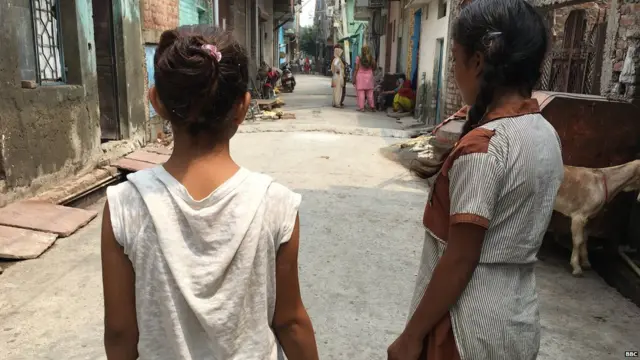 ਸੋਨਾ ਦੀਆਂ ਛੋਟੀਆਂ ਭੈਣਾਂ