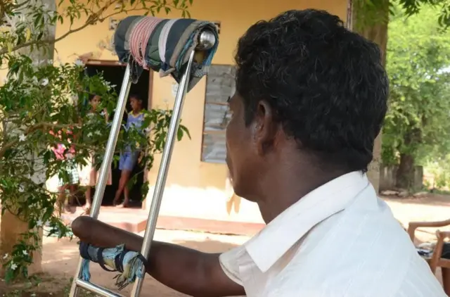 "මම මිනිස්සුන්ගෙන් ඉල්ලගෙන එන තුට්ටු දෙකින් අපි ‍ජිවත්වෙන්නේ"