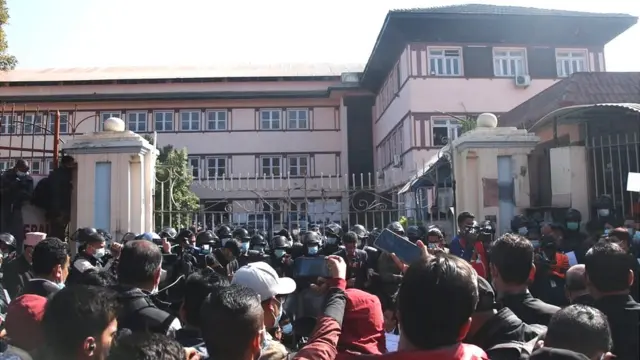 सर्वोच्चमा विरोध कार्यक्रम