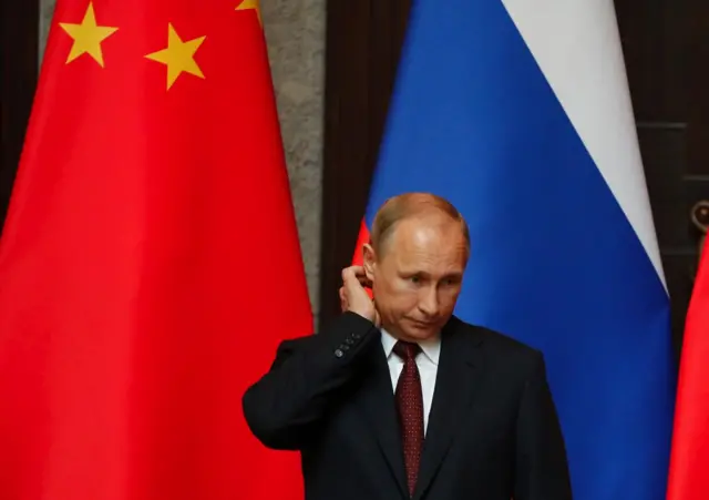 Poutine lors d'une réunion avec le dirigeant de la Chine