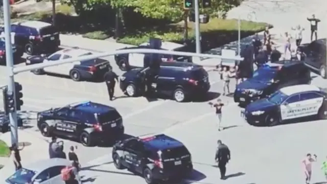 Поліція біля будівлі YouTube