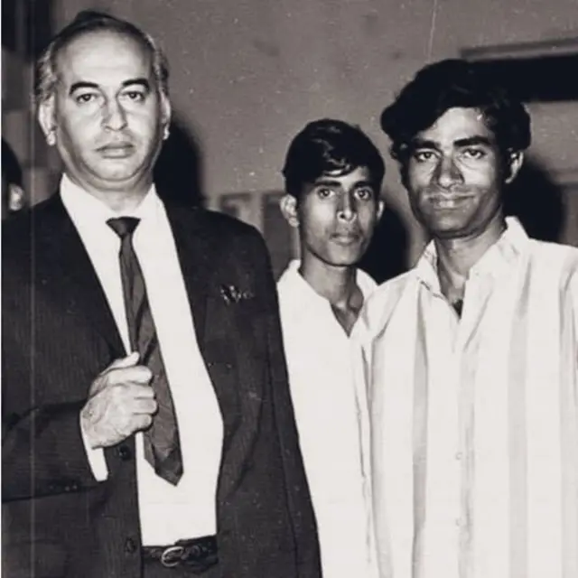 پروفیسر این ڈی خان ذوالفقار علی بھٹو کے ہمراہ