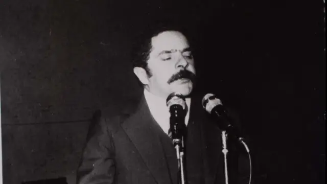 Lula fala no microfone na posse no Sindicato dos Metalúrgicos do ABC,casas para alugar cassino rio grande do sul1978, dois anos antes da prisão.