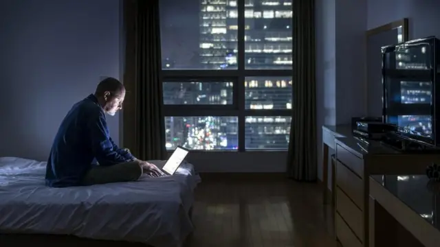 Современная культура общения, которую трудно представить без обмена текстовыми сообщениями и "лайков" в "Фейсбуке", приучила нас ожидать немедленного ответа