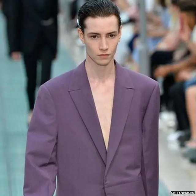 Krow Kian wearing a suit on the catwalk, ਸਮਲਿੰਗੀ