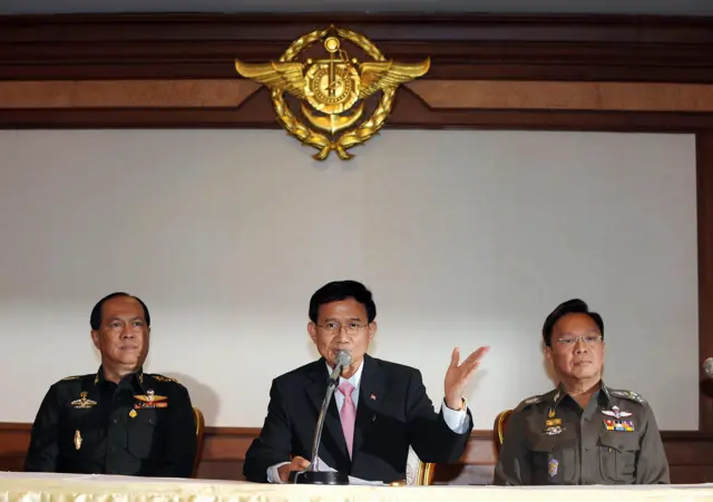 พล.ต.อ.พัชรวาท วงษ์สุวรรณ อดีตผู้บัญชาการตำรวจแห่งชาติ (ขวาสุด)