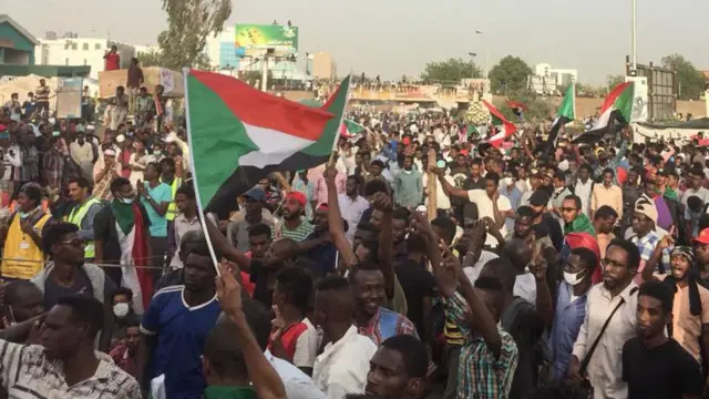 Le peuple soudanais devrait élire son prochain président dans deux ans, selon le programme annoncé par le ministre de la défense et vice-président du pays.