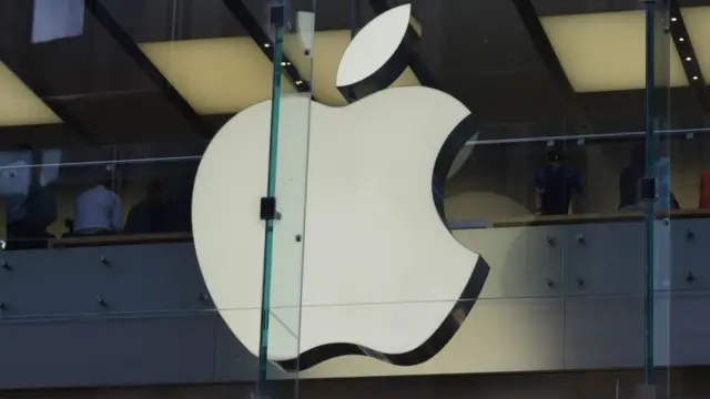 Logo de Apple en almacén de Australia