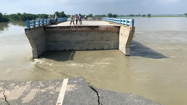 टूटा हुआ पुल