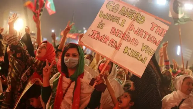 پی ٹی آئی، پشاور جلسہ، خواتین