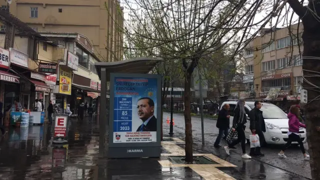 Diyarbakır'da seçim afişleri