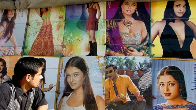ভারতে মানুষের ঘরের দেয়ালে দেয়ালে ঝোলে বলিউড নায়ক নায়িকার পোস্টার