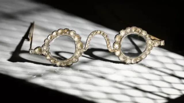 Rare Mughal era eyeglasses to be auctioned by Sotheby's