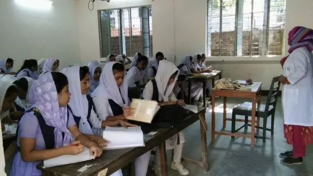 পাল্টে যাচ্ছে শিক্ষা কারিকুলাম