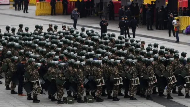 賀龍體育場外的武警