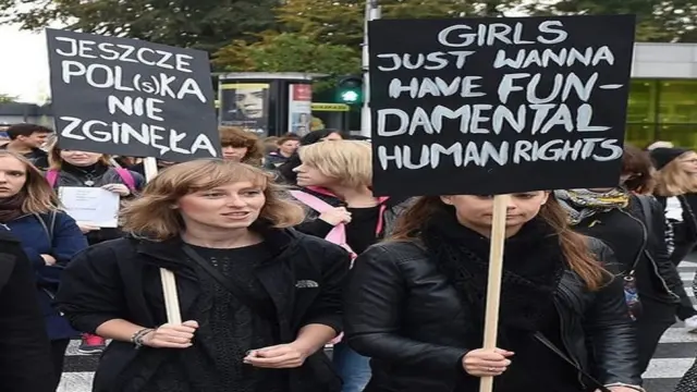 मार्च में शामिल महिलाएं