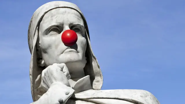 Serio con nariz de payazo