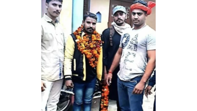 जेलमधून जामीन मिळाल्यानंतर गविंदरचे स्वागत (फोटो-वॉट्स अप)