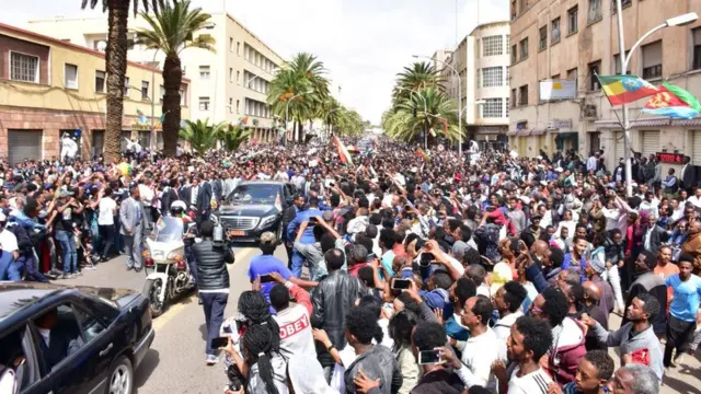 ነበርቲ ኣስመራ ንቀዳማይ ሚኒስተር ኣብይ ኣሕመድ ድሙቕ ኣቐባብላ እናገበርሉ