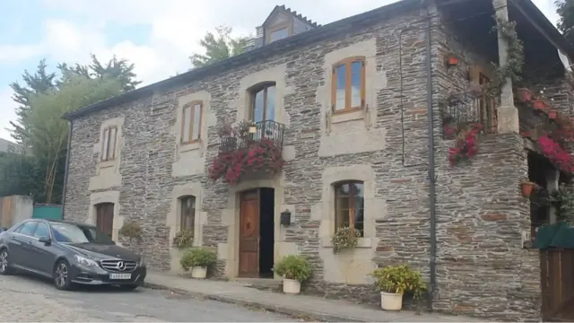 స్పెయిన్ గ్రామంలోని ఒక ఇల్లు