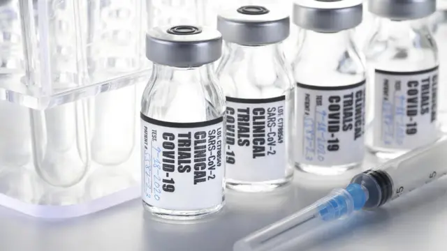 Ampollas y jeringa Covid-19