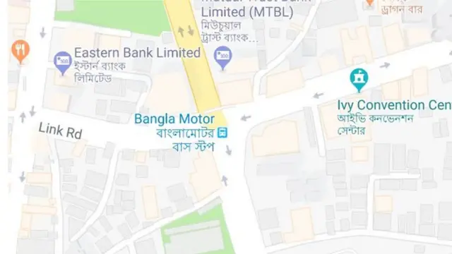 বাংলামটর এলাকায় একটি বাসা ঘিরে রেখেছে পুলিশ