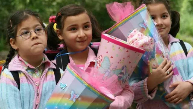 Nemački „školski korneti" pažljivo su birani da odražavaju detetovu omiljenu boju, hobije i priče