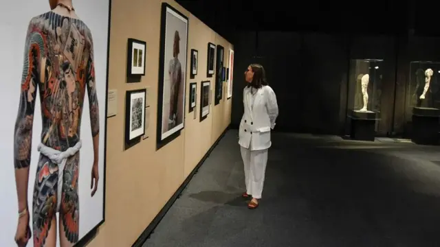 Nova izložba pod nazivom „Tetovaža: Umetnost ispod kože", koja se održava u Barseloni, daje definitivni uvid kad je reč o promeni shvatanja tetovaže