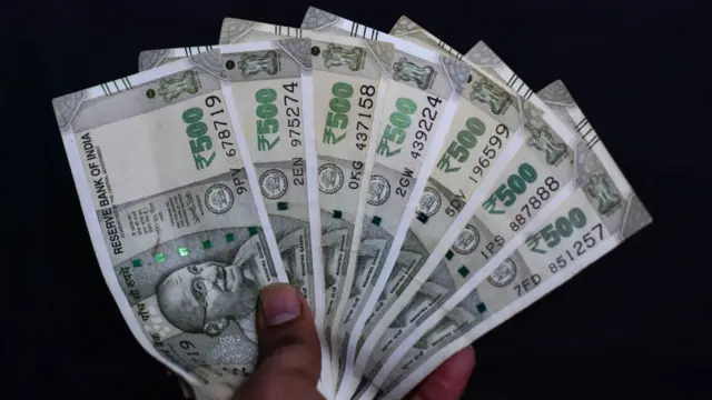 నకిలీ కరెన్సీ నోట్లు