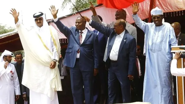 Idriss Deby en compagnie de l'Emir du Qatarau Darfour