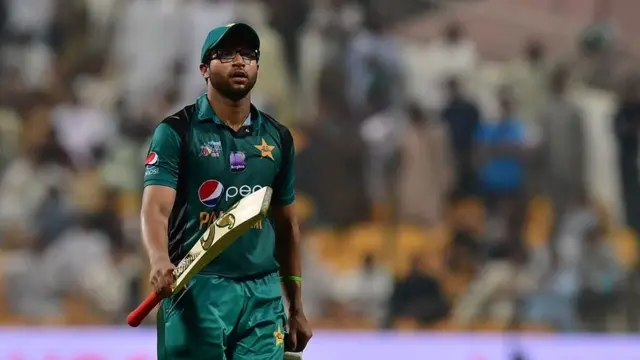 امام الحق 80 رنز بنا کر رن آؤٹ ہوگئے