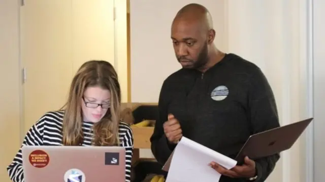 แครีย์ บอกด้วยว่าการจะประสบความสำเร็จในวงการเทคโนโลยีนั้น เธอต้องทำตัวให้เป็นจุดสนใจน้อยที่สุดโดยเฉพาะ "ในทางเพศ"