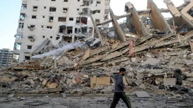 ইসরায়েলি হামলায় বহু ঘরবাড়ি বিধ্বস্ত হয়েছে গাযায়